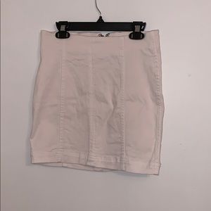 White fitted skirt